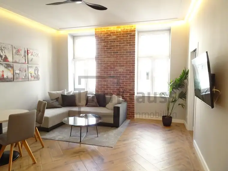 TRAUMWOHNUNG MIT HOHEN DECKEN - LIEBEVOLL LUXUS-SANIERT
