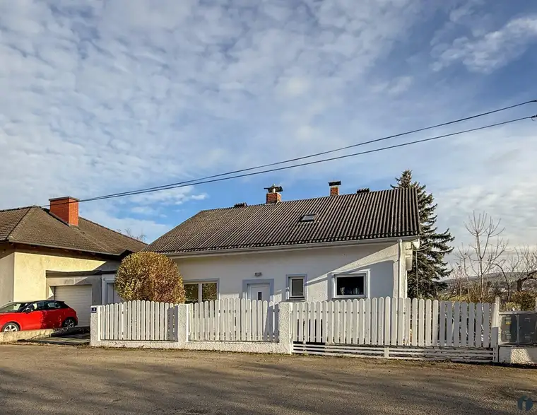 Einfamilienhaus in Katzelsdorf mit Ausblick ins Grüne, 5 Zimmern, Terrasse &amp; Garage
