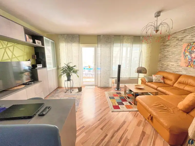 Doppelhaushälfte in Muckendorf-Wipfing mit Garten, Pool &amp; Terrasse als Wintergarten!