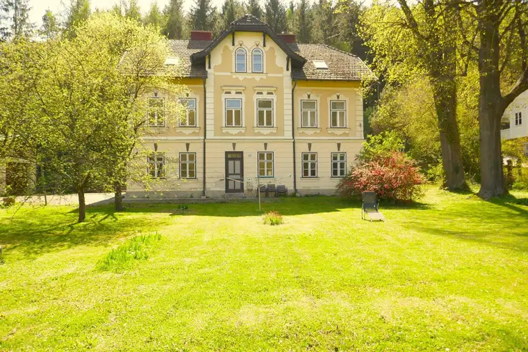Wunderschönes Grundstück mit kleinem Zinshaus im Ortskern von Weissenbach an der Triesting!