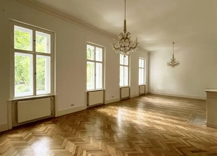 Geschmackvoll sanierte Altwiener Villa mit Biedermeiergarten Nähe Rudolfinerhaus !