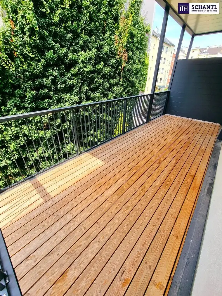 Jackpot - Traumhafte Altbauwohnung mit Riesen-Balkon! Frisch saniert + Absolute Hof-Ruhelage + Fairer Preis + TOP Anbindung! Jetzt zugreifen!