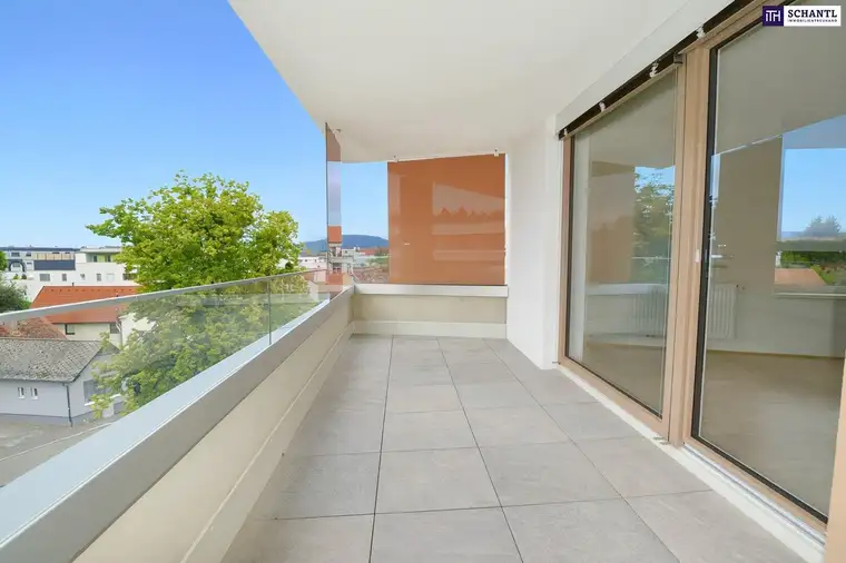 Herrliche Drei-Zimmer-Wohnung mit riesigen FREIFLÄCHEN und Garagenplatz! Schlossbergblick!
