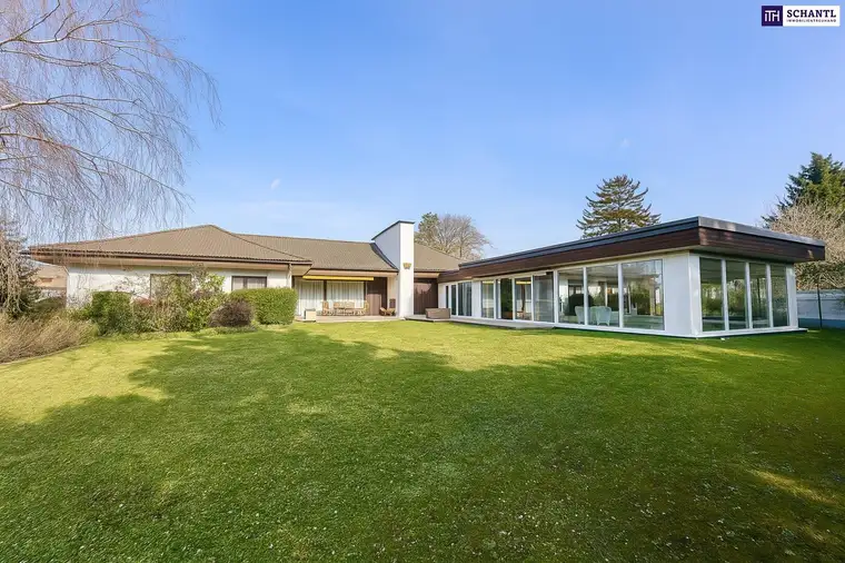 Bungalow mit Indoor-Pool, Weinkeller &amp; außergewöhnlich großem Grundstück / Eigengrund