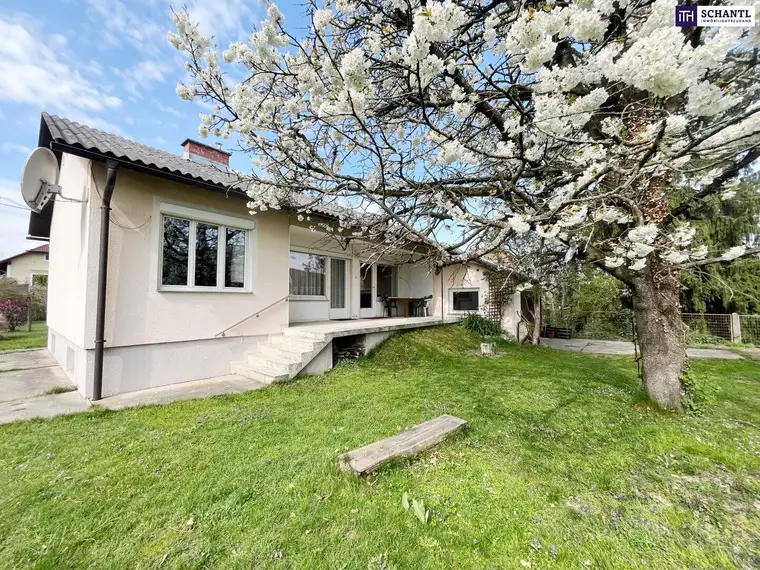 PLATZ zum WACHSEN – sanierungsbedürftiges Haus mit großem Garten und traumhaften Bäumen in Graz Liebenau! Bungalow mit Ausbaureserve!