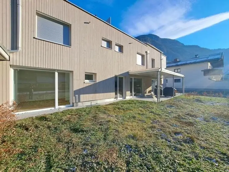 NEUBAU: Traumhafte Gartenwohnung mit großem eigenem Tiefgaragenbereich in Lorüns zu verkaufen!