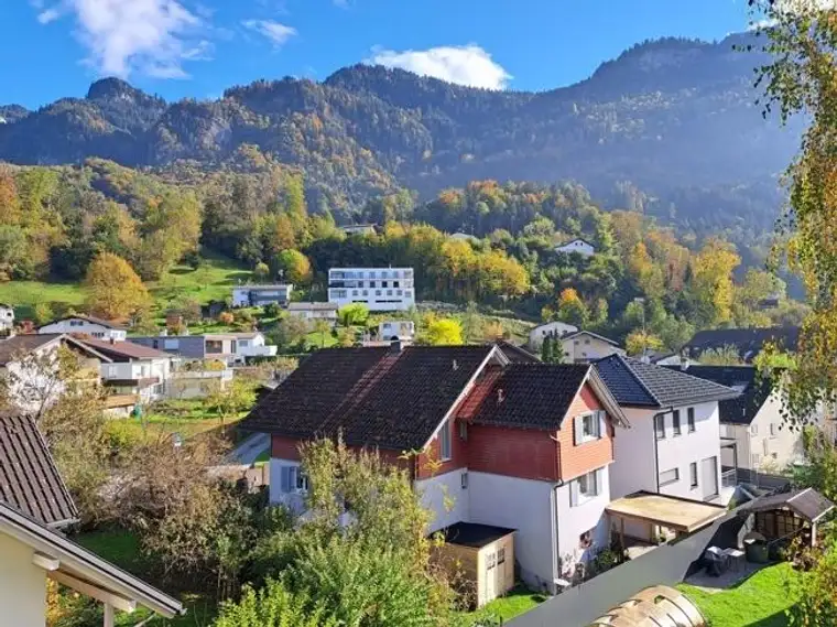 Schöne großzügige 4 Zimmer - Wohnung mit 2 Balkonen und Garage im Zentrum von Hohenems!