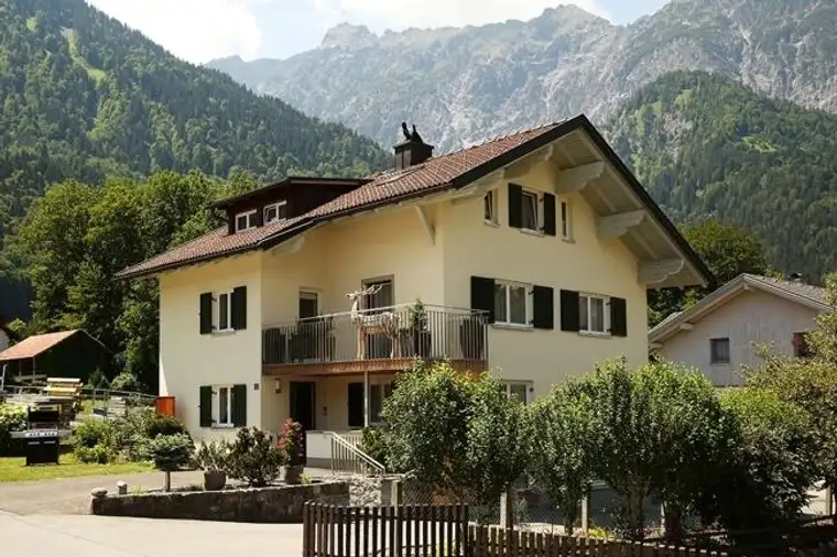 Wohnhaus mit 3 Wohnungen für Feriengäste oder als Selbstnutzer, im schönen Montafon!