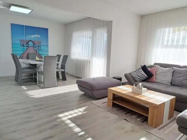 Schöne, modern eingerichtet 4,5 Zim. Wohnung mit ca. 114m² Wfl. und Balkon mit TG Platz in Rankweil!