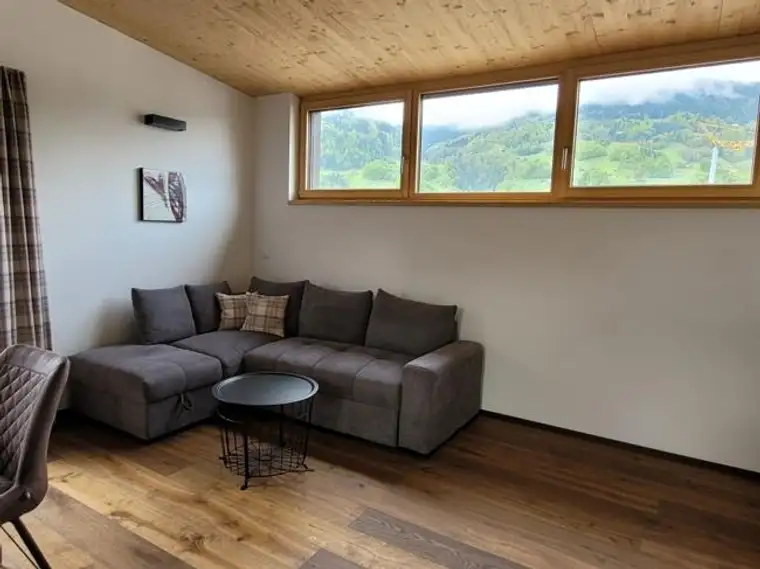 Ferienpension mit mehreren Wohnungen und zusätzlichem Baugrund, ges. 1355m² Grundfläche in Schruns!