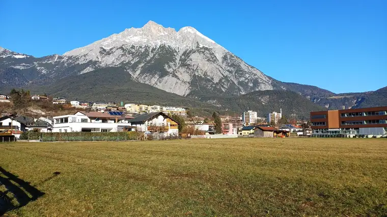 Großes Baugrundstück
