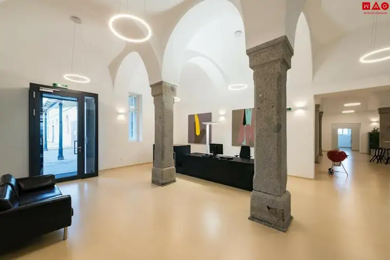 548 m² neuwertige, voll ausgestattete barrierefreie XXL-Büro-/Geschäftsfläche in den Dragoner Höfen Wels mit weitreichendem Mitgestaltungsfreiraum!