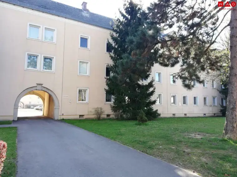 Erstklassige Single-Wohnung in zentrumsnaher Lage! Umgeben von Grünflächen und bester Infrastruktur! Parkplatz vorhanden!