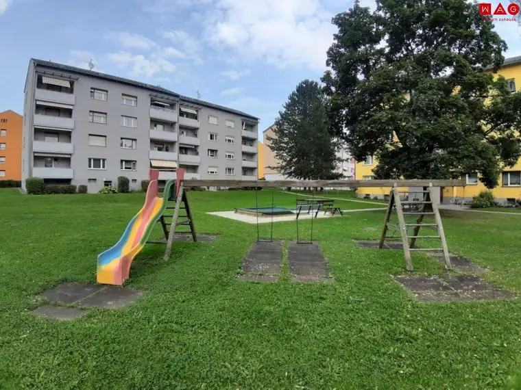 Preis-Schnäppchen! 3-Zimmer-Wohnung, 3. Stock mit Loggia und Parkplatz!