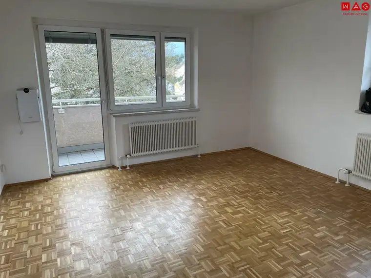 Urbanes Wohnen für Stadtliebhaber! Sehr ansprechend, hell und freundliche 2-Raum-Wohnung mit Loggia! Nähe zur Straßenbahn!