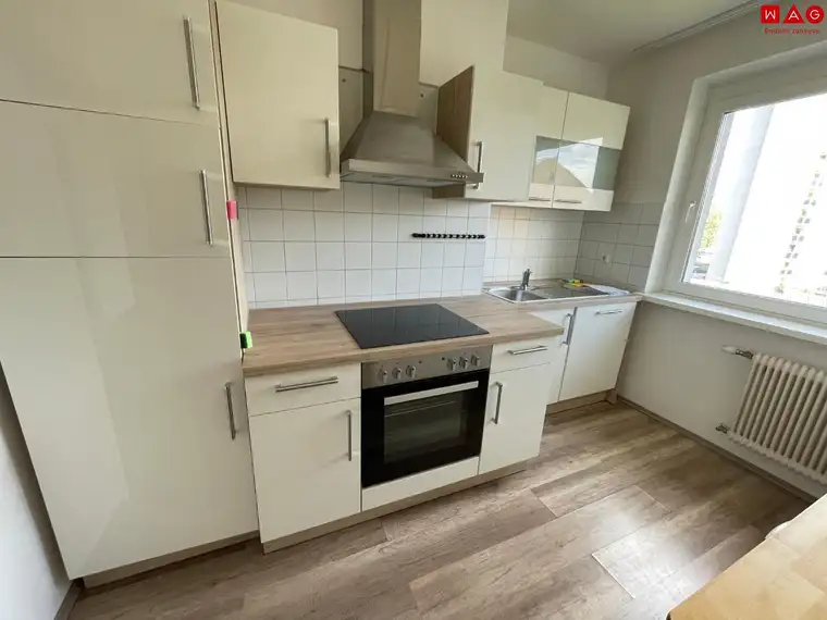Top-Wohnung mit Küche und Balkon für Singles oder Paare in sonniger Siedlungslage!