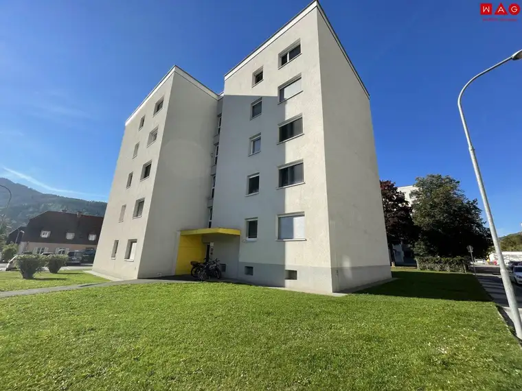 Schöne Familienwohnung mit Loggia!