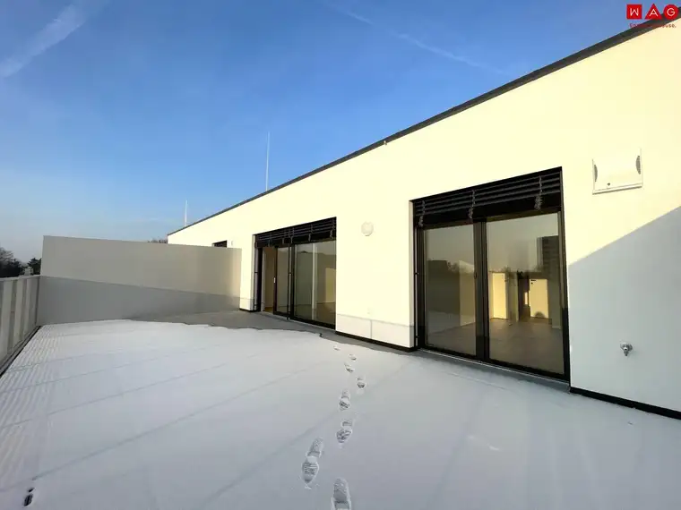 Dachterrassenwohnung mit durchdachter Raumaufteilung inklusive modernster Energiegewinnung für höchsten Wohnkomfort! Besichtigungstermin vereinbaren!