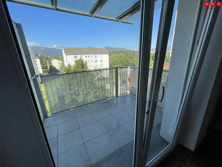 3 Zimmerwohnung mit Balkon und Küche!