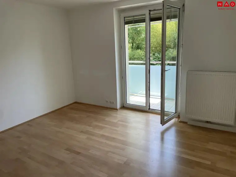 Ländliches Wohnen in zentrumsnaher Lage! Einladende 2-Zimmer Wohnung mit Balkon und idealer Raumaufteilung! Optimale Infrastruktur!