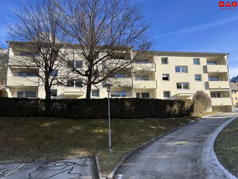 Schell zugreifen! Zentral gelegene, günstige Wohnung mit Loggia!