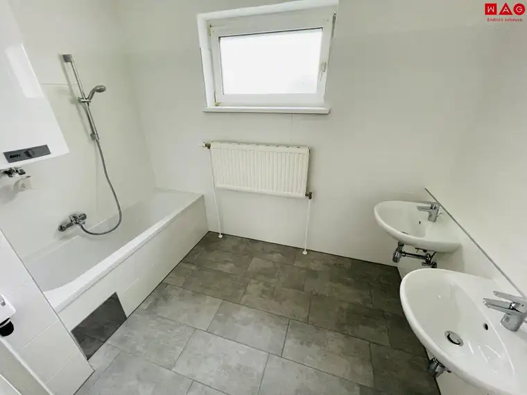 XL-Familienwohnung, Küche, 4 Zimmer im Hochparterre, Balkon und Lift