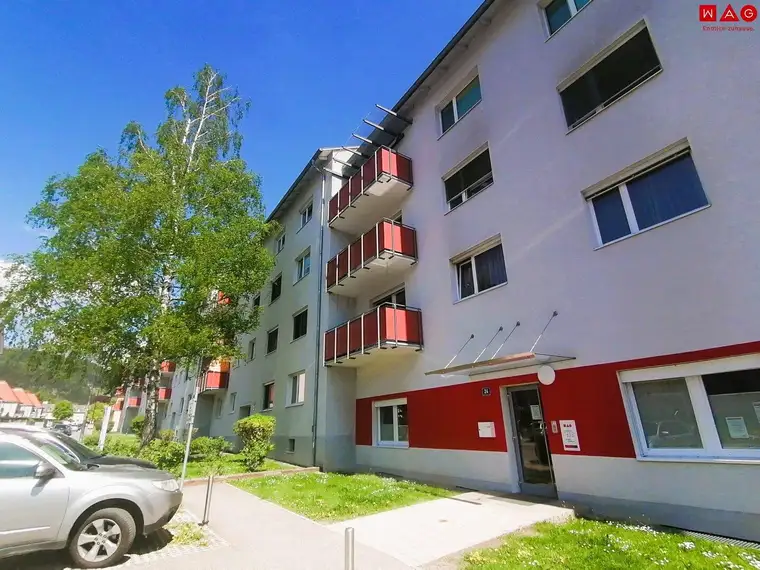 Attraktive Wohnung mit Badewanne und Balkon!