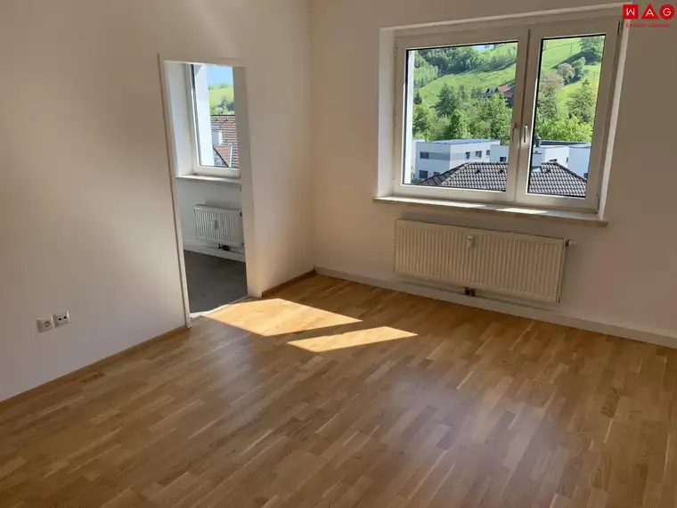 KOMPLETTSANIERUNG ABGESCHLOSSEN: Sonniger Wohn(t)raum in idyllischer Umgebung - genießen Sie die ländliche Ruhe! Gemütliches Wohnzimmer, modernes Badezimmer und hochwertige Böden! 360° Rundgang verfügbar!