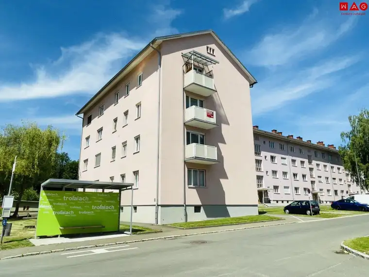 Schöne &amp; sonnige 2-Zimmer Wohnung mit Badewanne und Balkon!
