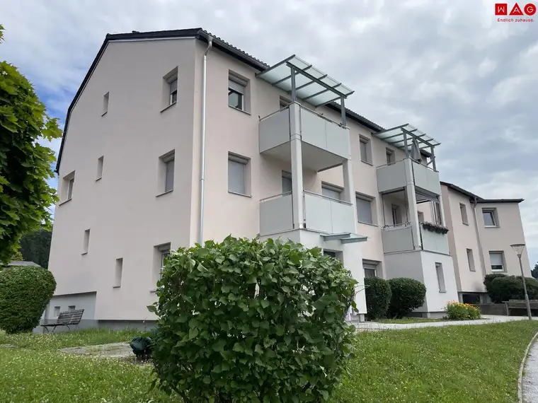 Aufgepasst: 2-Zimmer-Wohnung im 1. Stock mit Balkon und Garage, ideal auch für Mehrfachautobesitzer!