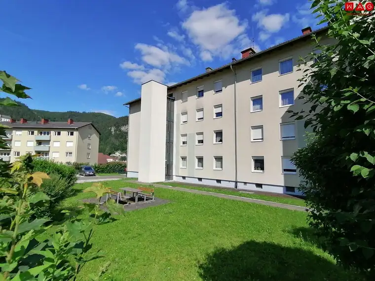 Erstbezug in Grünlage! Ansprechende, sanierte 3-Raumwohnung mit Balkon!