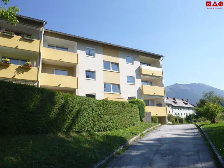 Schell zugreifen! Zentral gelegene, günstige Wohnung mit Loggia!