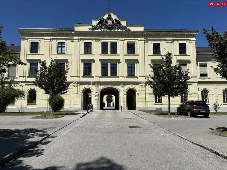 DRAGONER HÖFE: Büro-/Atelier-/Ordi-/Geschäftsfläche exklusiv u. einzigartig - Gewölbe, Granitsäulen, beeindruckende Raumhöhe...- weitreichender Gestaltungsfreiraum in historischen Gemäuern - optionale Lagerfläche mit 27 m²