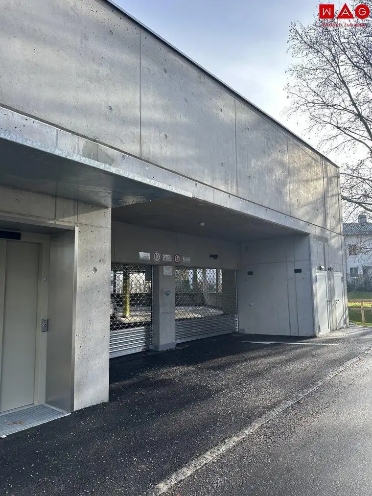 SOMMERAKTION: 2 Monate mietfrei! Witterungsgeschützter sicherer Auto-/Campingabstellplatz im neuen Parkdeck Albert-Schöpf-Straße! Möglichkeiten für E-Ladestation und Behinderten-Parkplätze vorhanden – nur noch wenige Plätze verfügbar!
