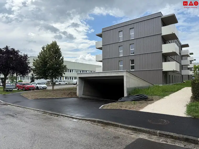 Sicherer heller Tiefgaragenstellplatz, direkt neben dem Sportzentrum OED!