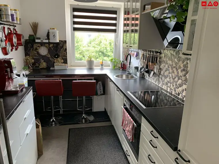 Ausgesprochen gemütliche und großzügig geschnittene Wohnung in herrlich grüner Lage wartet auf Sie! Die erstklassige Infrastruktur lässt keine Wünsche offen!