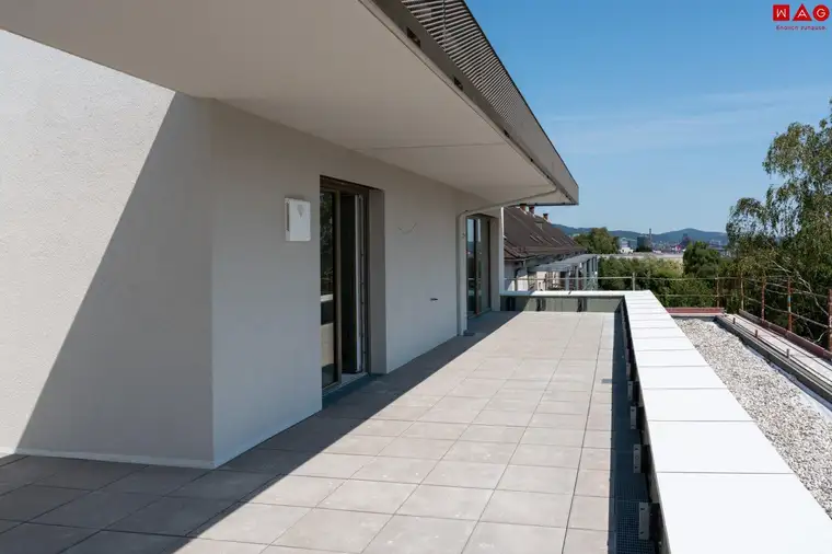 105 m² Dachterrasse für Ihr Leben im Freien – barrierefreie Komfortwohnung mit grünem Energiekonzept