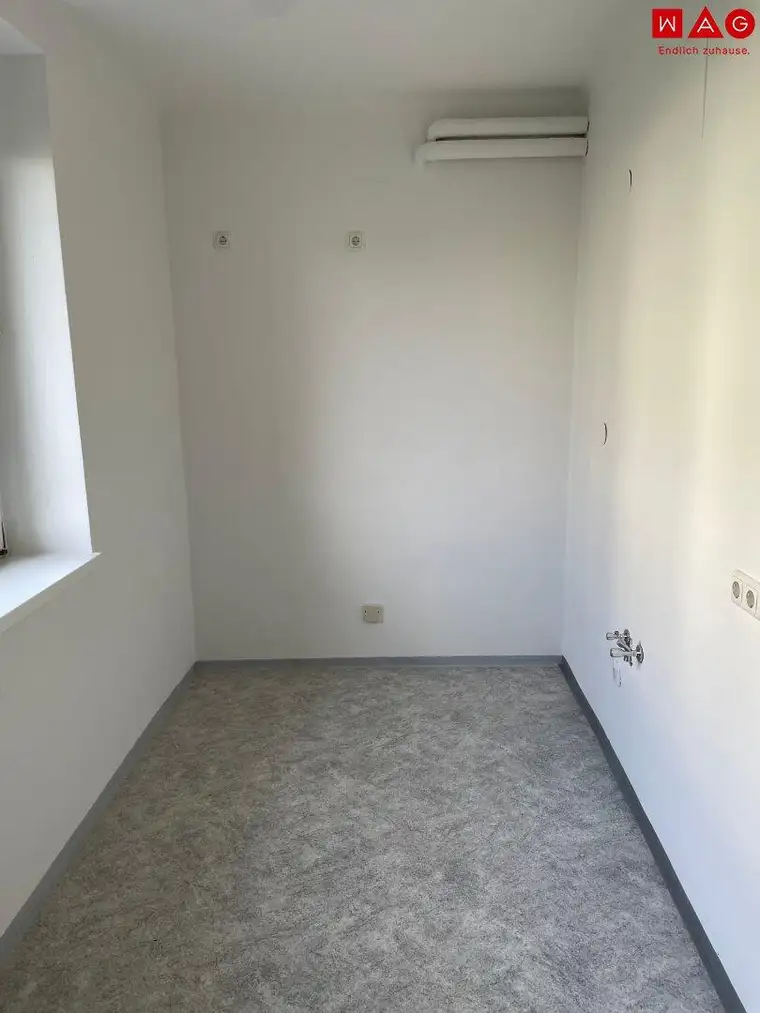 Jetzt einziehen &amp; sparen! Herbstaktion: 1 Monat mietfrei! – Sanierte 2-Zimmer-Wohnung im EG mit Lift &amp; Keller – Zentrale Lage in Wels!