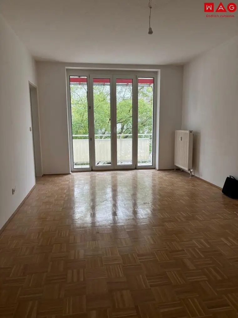 Herbstspaziergänge an der Traun &amp; Shopping ums Eck – 2-Zimmer-Wohnung inkl. Loggia nahe IKEA &amp; Haid Center! Ab 01. November 2025!