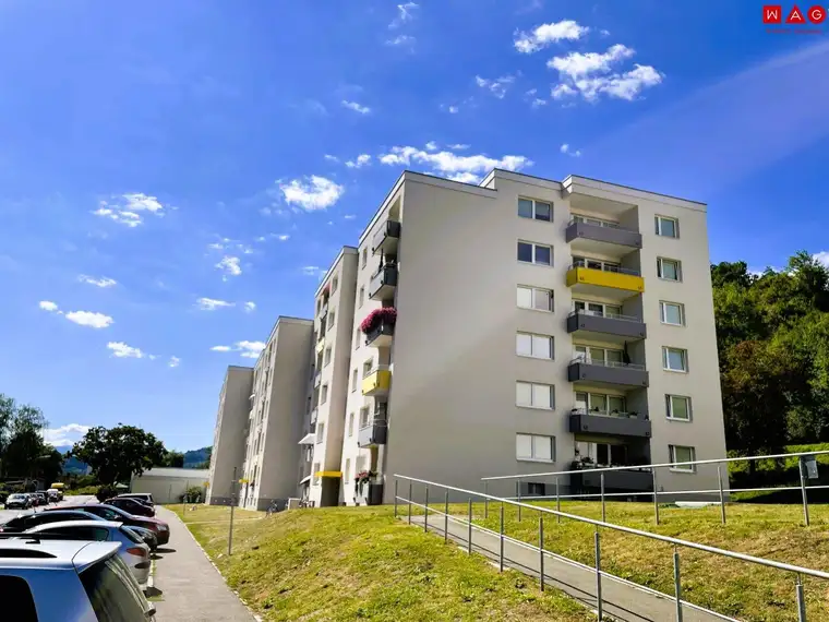 Erstbezug nach Sanierung! Attraktive 4-Zimmerwohnung in sonniger Siedlungslage!