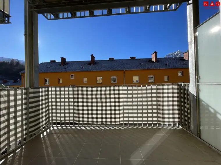 Neu sanierte 2-Zimmer Wohnung mit Balkon und herrlichem Bergblick!