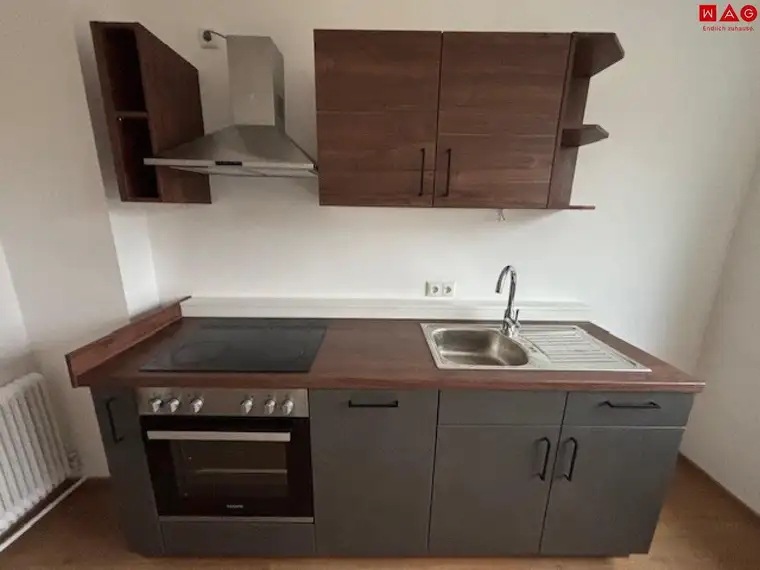 Neu sanierte 3 Zimmer-Wohnung mit Balkon und Küche!