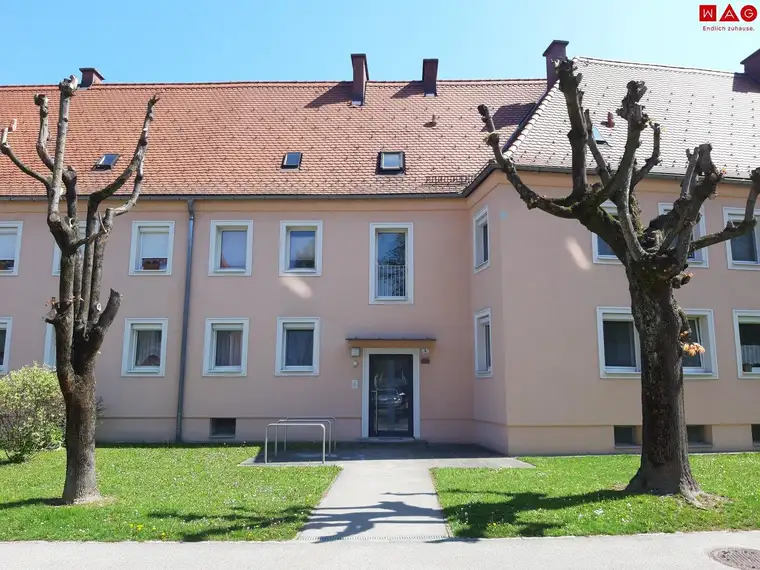 Fantastische Wohnatmosphäre in sonniger 3-immer-Wohnung wird geboten - inklusive aller Annehmlichkeiten einer zentrumsnahen und ruhigen Grünlage!