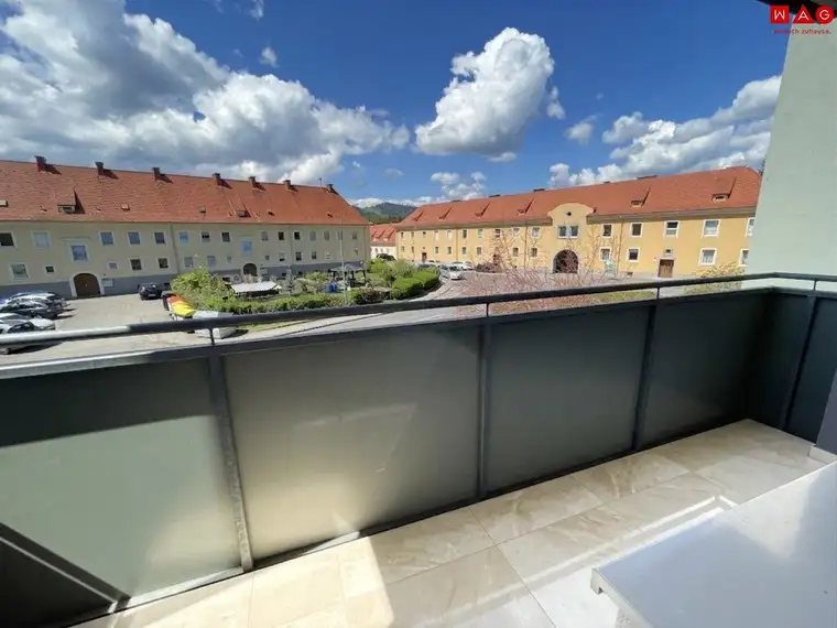 Licht durchflutete 3 Zimmerwohnung mit sonnigem Balkon!