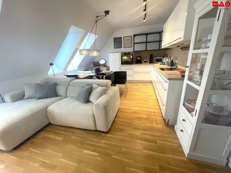 Wohnen über den Dächern von Linz/Oed! Dachgeschoss-Mietwohnung mit Penthousecharakter und beeindruckender Aussicht! Höchste Wohn- und Lebensqualität in ruhiger und beliebter Wohngegend! Perfekte Infrastruktur!