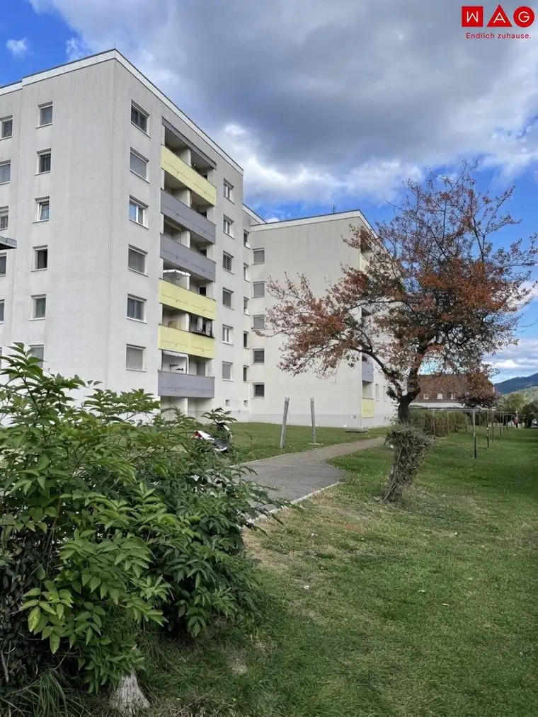 Familienfreundliche 3 Raum-Wohnung mit sonniger Loggia in toller Lage!