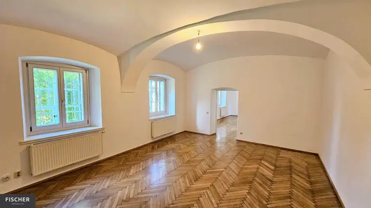 Stilwohnung in historischem Altbau!
