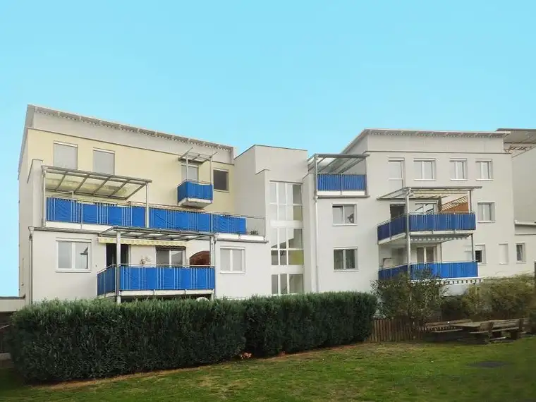 Sonnige - 4-Zimmer-Wohnung im Obergeschoss mit Balkon - geförderte Miete ODER geförderte Miete mit Kaufoption - 4 Zimmer 