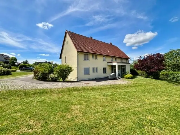Wunderschöne 2-Zimmer-Wohnung mit Küche und Balkon - geförderte Miete - 2 Zimmer 