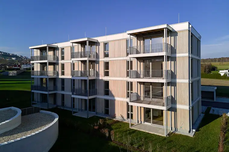 NEUBAU - 3-Zimmer-Wohnung mit Küche, Balkon und Tiefgaragenparkplatz - geförderte Miete - 3 Zimmer 
